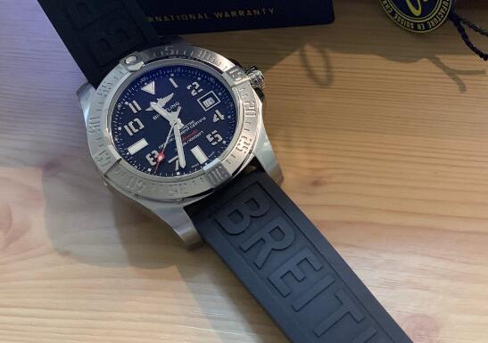 The Breitling Avenger watches are good choices for men.